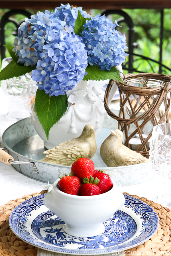 Southern Patriotic Porch with simple ideas to show your pride! #porch #patrioticporch #southernporch #patrioticdecor #patrioticideas #4thofjuly #laborday #memorialday