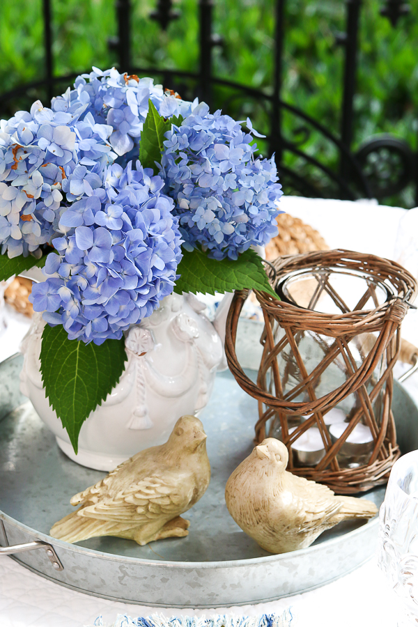 Southern Patriotic Porch with simple ideas to show your pride! #porch #patrioticporch #southernporch #patrioticdecor #patrioticideas #4thofjuly #laborday #memorialday