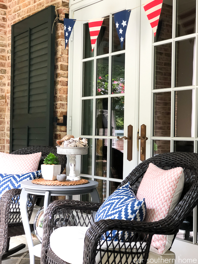 Southern Patriotic Porch with simple ideas to show your pride! #porch #patrioticporch #southernporch #patrioticdecor #patrioticideas #4thofjuly #laborday #memorialday