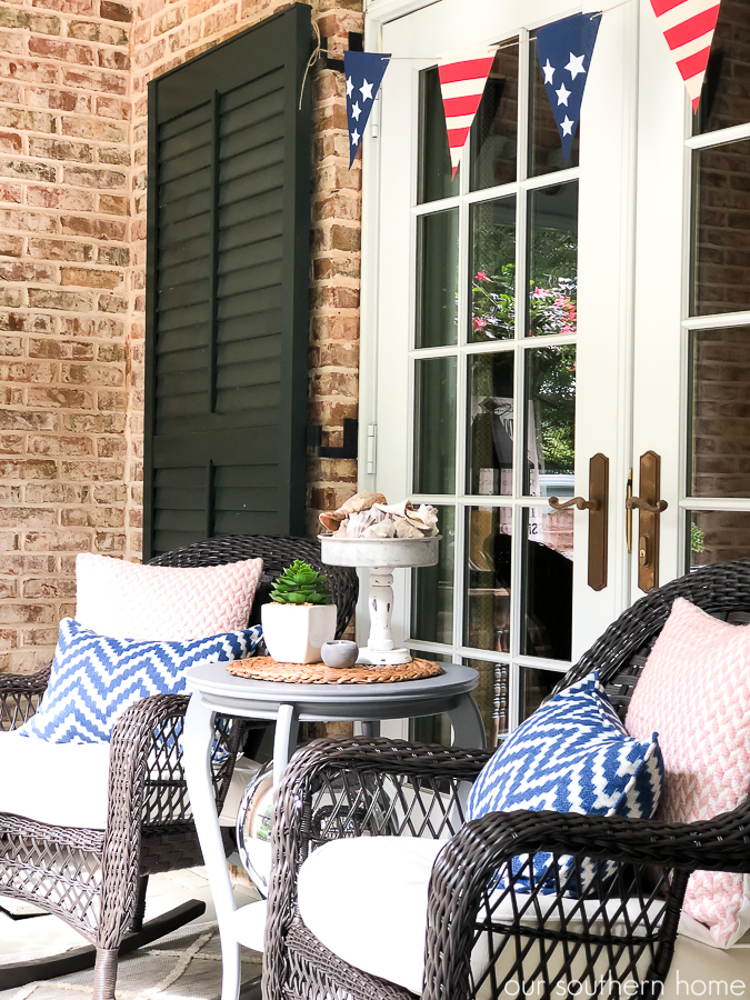 Southern Patriotic Porch with simple ideas to show your pride! #porch #patrioticporch #southernporch #patrioticdecor #patrioticideas #4thofjuly #laborday #memorialday