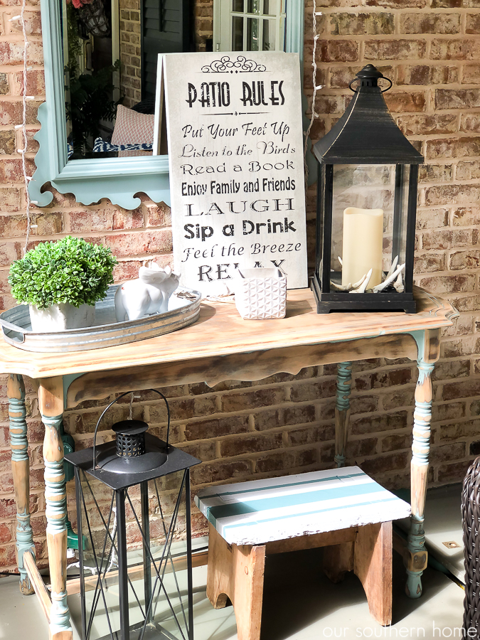 Southern Patriotic Porch with simple ideas to show your pride! #porch #patrioticporch #southernporch #patrioticdecor #patrioticideas #4thofjuly #laborday #memorialday