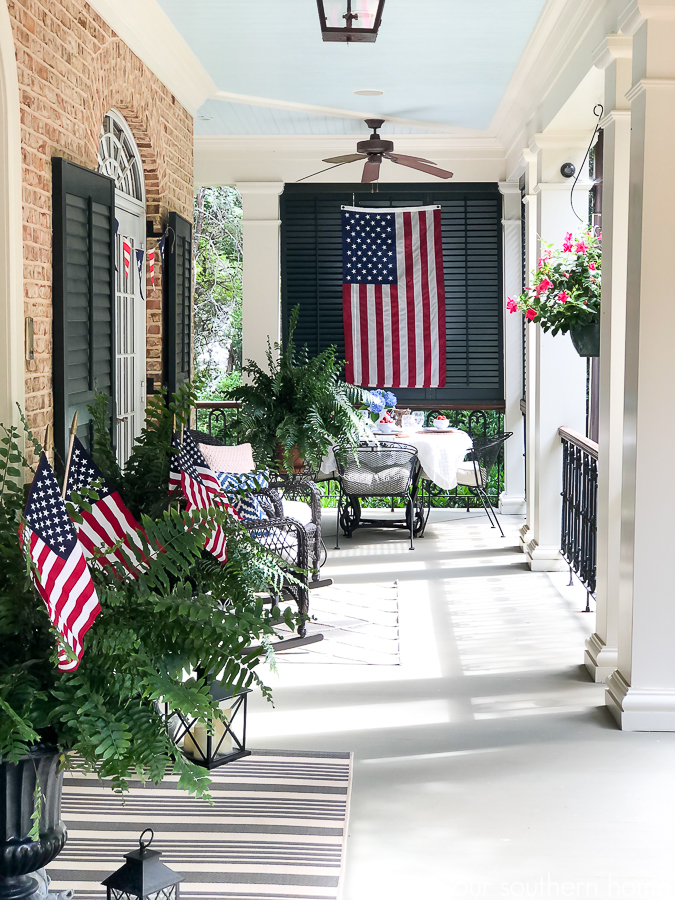Southern Patriotic Porch with simple ideas to show your pride! #porch #patrioticporch #southernporch #patrioticdecor #patrioticideas #4thofjuly #laborday #memorialday