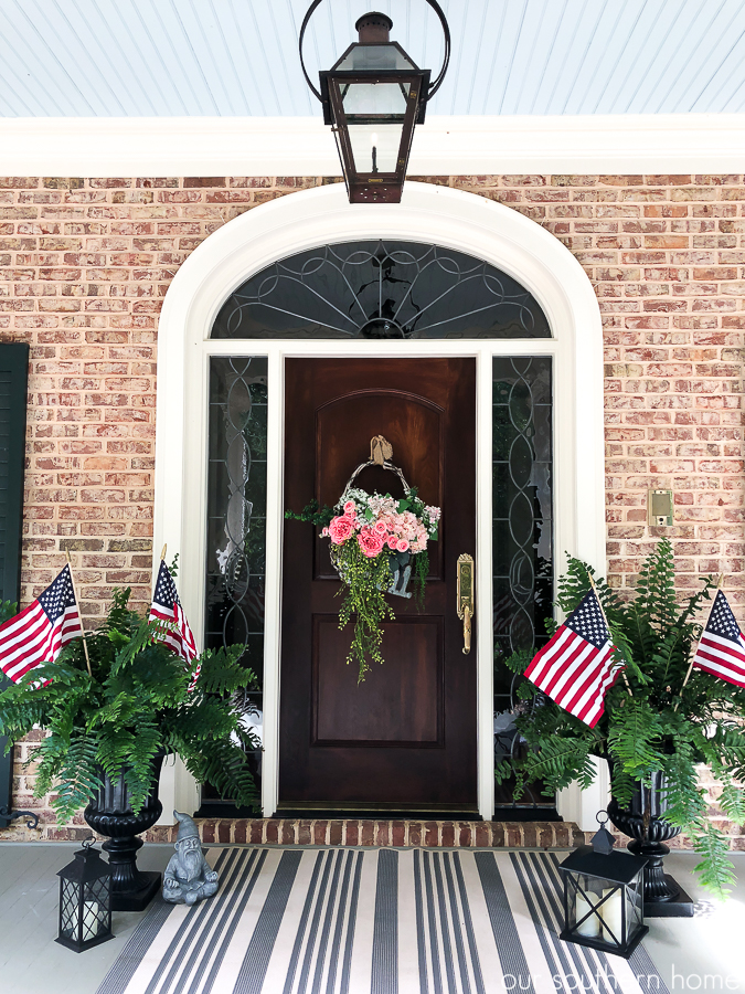 Southern Patriotic Porch with simple ideas to show your pride! #porch #patrioticporch #southernporch #patrioticdecor #patrioticideas #4thofjuly #laborday #memorialday