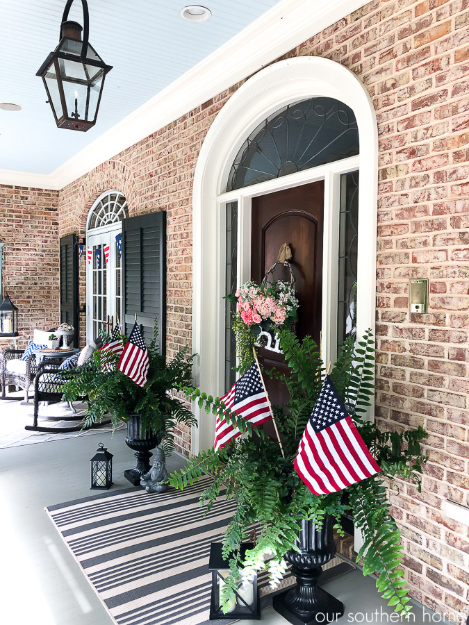 Southern Patriotic Porch with simple ideas to show your pride! #porch #patrioticporch #southernporch #patrioticdecor #patrioticideas #4thofjuly #laborday #memorialday