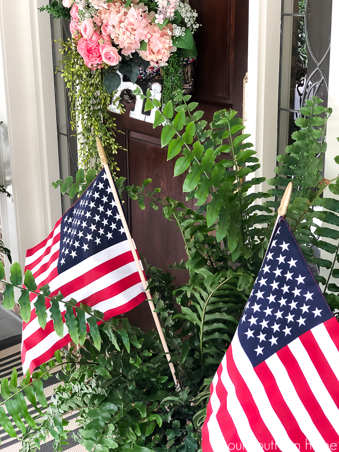 Southern Patriotic Porch with simple ideas to show your pride! #porch #patrioticporch #southernporch #patrioticdecor #patrioticideas #4thofjuly #laborday #memorialday
