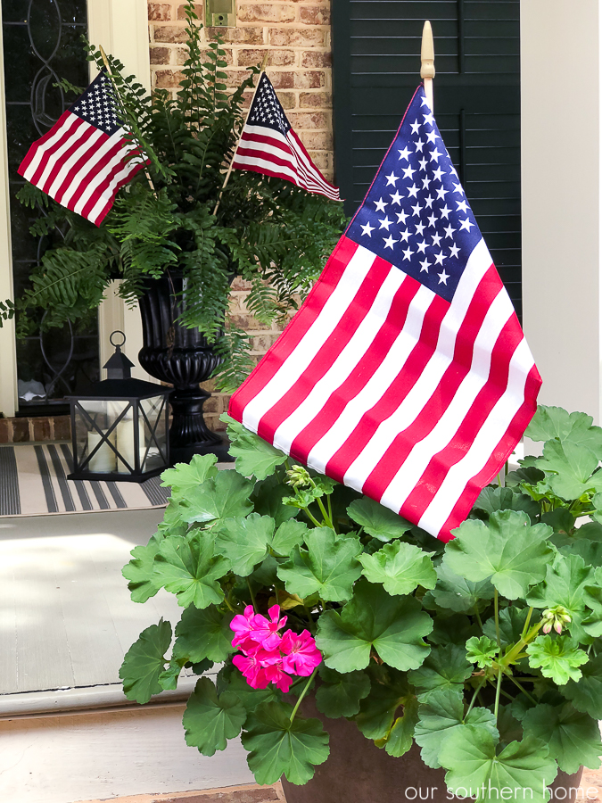 Southern Patriotic Porch with simple ideas to show your pride! #porch #patrioticporch #southernporch #patrioticdecor #patrioticideas #4thofjuly #laborday #memorialday