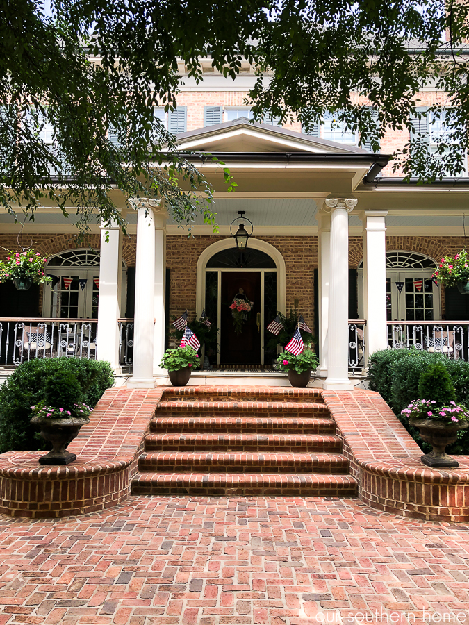 Southern Patriotic Porch with simple ideas to show your pride! #porch #patrioticporch #southernporch #patrioticdecor #patrioticideas #4thofjuly #laborday #memorialday