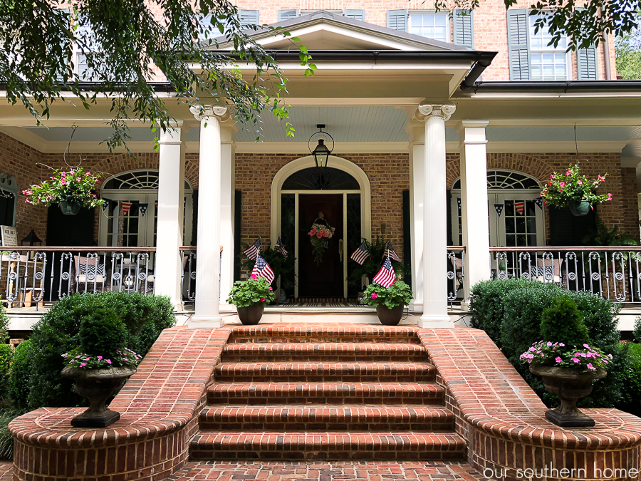 Southern Patriotic Porch with simple ideas to show your pride! #porch #patrioticporch #southernporch #patrioticdecor #patrioticideas #4thofjuly #laborday #memorialday