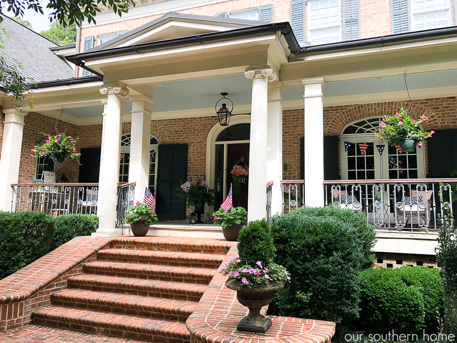Southern Patriotic Porch with simple ideas to show your pride! #porch #patrioticporch #southernporch #patrioticdecor #patrioticideas #4thofjuly #laborday #memorialday