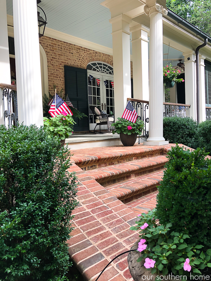 Southern Patriotic Porch with simple ideas to show your pride! #porch #patrioticporch #southernporch #patrioticdecor #patrioticideas #4thofjuly #laborday #memorialday