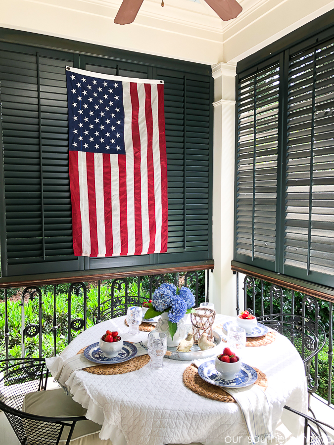 Southern Patriotic Porch with simple ideas to show your pride! #porch #patrioticporch #southernporch #patrioticdecor #patrioticideas #4thofjuly #laborday #memorialday