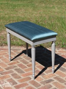 Thrift store piano bench makeover! Get so many great ideas that you can incorporate into your home decor!