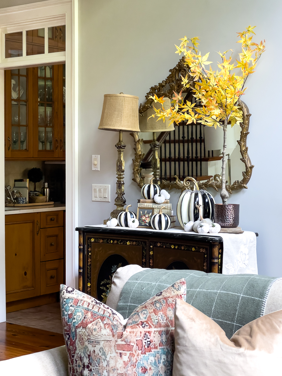 fall vignette in familyy room