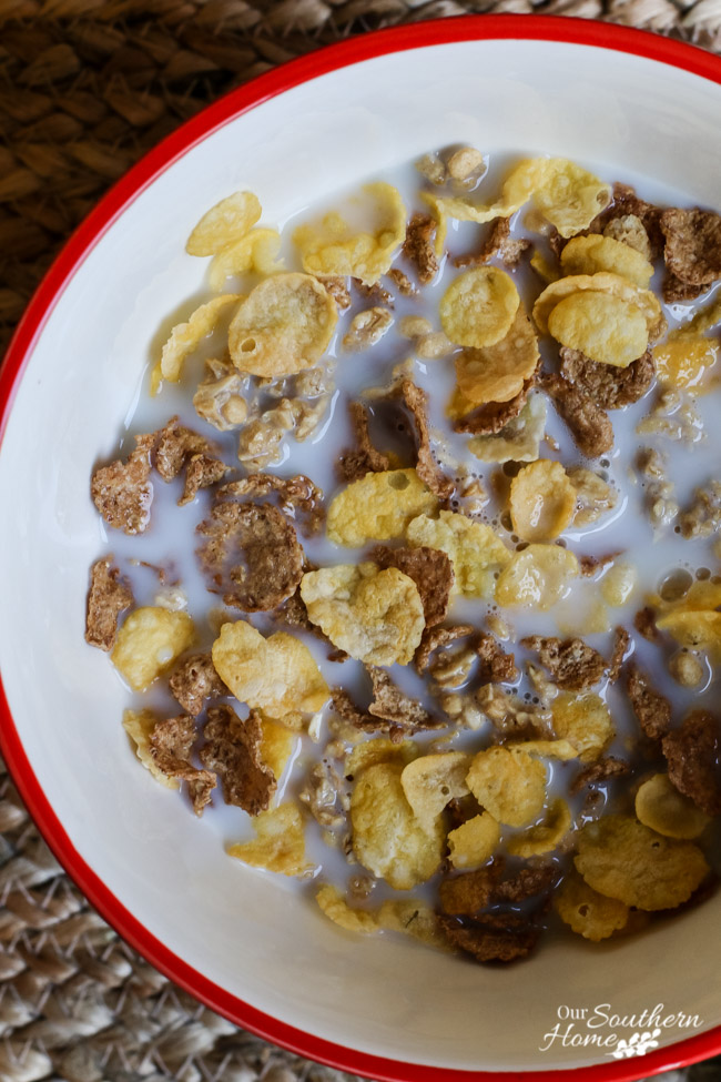 Create a morning ritual for yourself to carve out a little me time! My morning ritual is taking 30 mintues to eat breakfast and read a book. via Our Southern Home #poweryourmorning #ad #naturevalleycereal