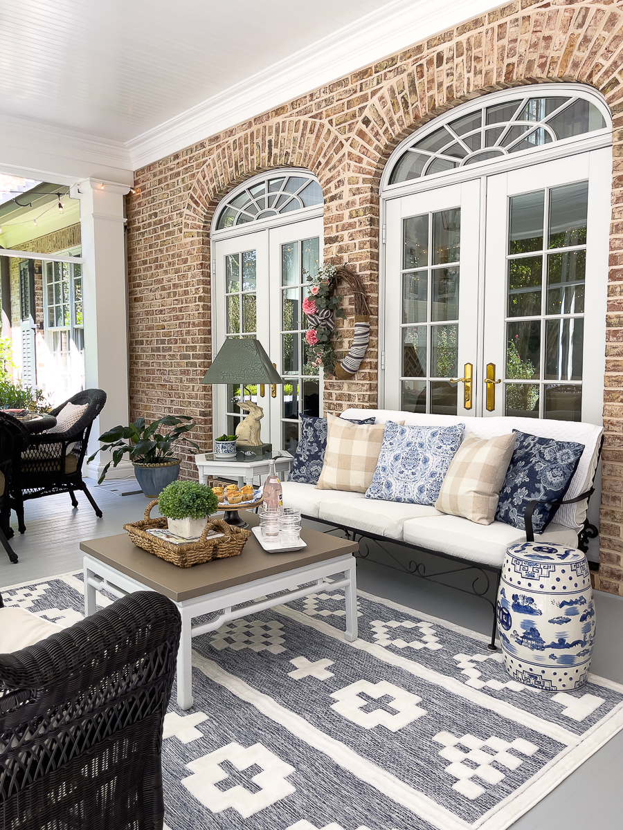 15 Beautiful Screened Porch Decorating Ideas