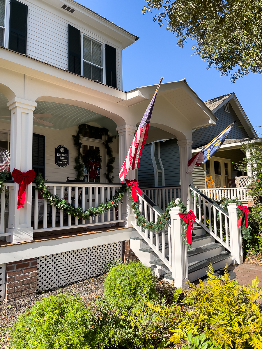 white house decorated for Christmas