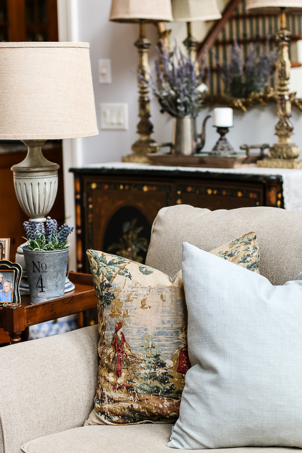 Spring Home Tour with so many French Farmhouse ideas! Perfect mix of new, antique and thrifty finds! #frenchfarmhouse #springtour #farmhousestyle #abberlylane #christylittlestyle