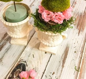Spring urn thrift store makeover decor challenge! Join us monthly for inspiration. #easter #spring #springdecor #springfloral #thriftstoremakeover