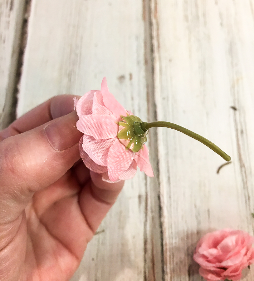 Spring urn thrift store makeover decor challenge! Join us monthly for inspiration. #easter #spring #springdecor #springfloral #thriftstoremakeover