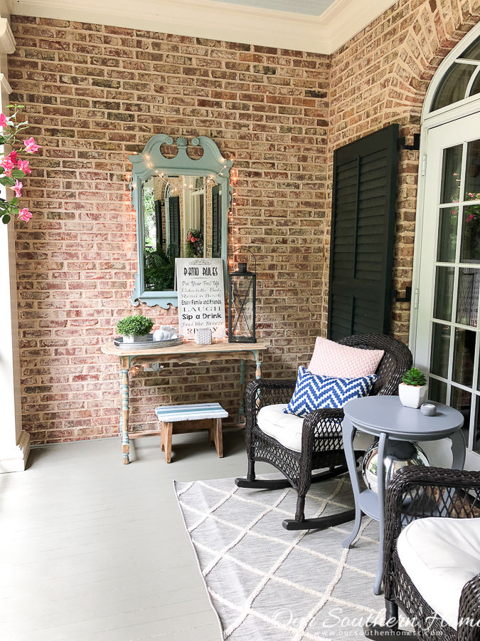 Thrift store stool makeover with a fun stripe pattern! #stripe #stoolmakeover #painted