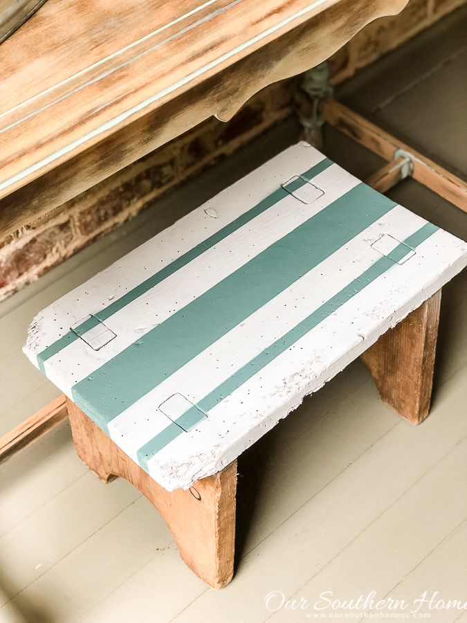Thrift store stool makeover with a fun stripe pattern! #stripe #stoolmakeover #painted