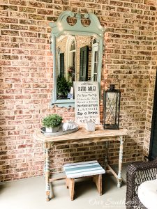 Thrift store stool makeover with a fun stripe pattern! #stripe #stoolmakeover #painted