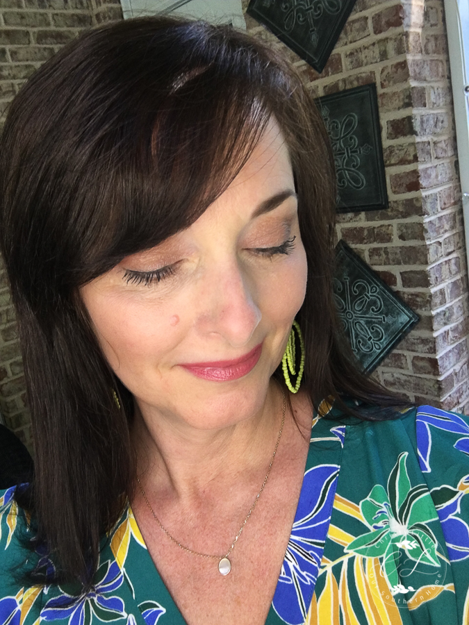 I love how compact these makeup products are for everyday use and travel!! Best makeup I've ever used. Minimal makeup look! #makeup #over40makeup #travelmakeup