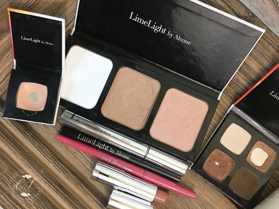 I love how compact these makeup products are for everyday use and travel!! Best makeup I've ever used. Minimal makeup look! #makeup #over40makeup #travelmakeup