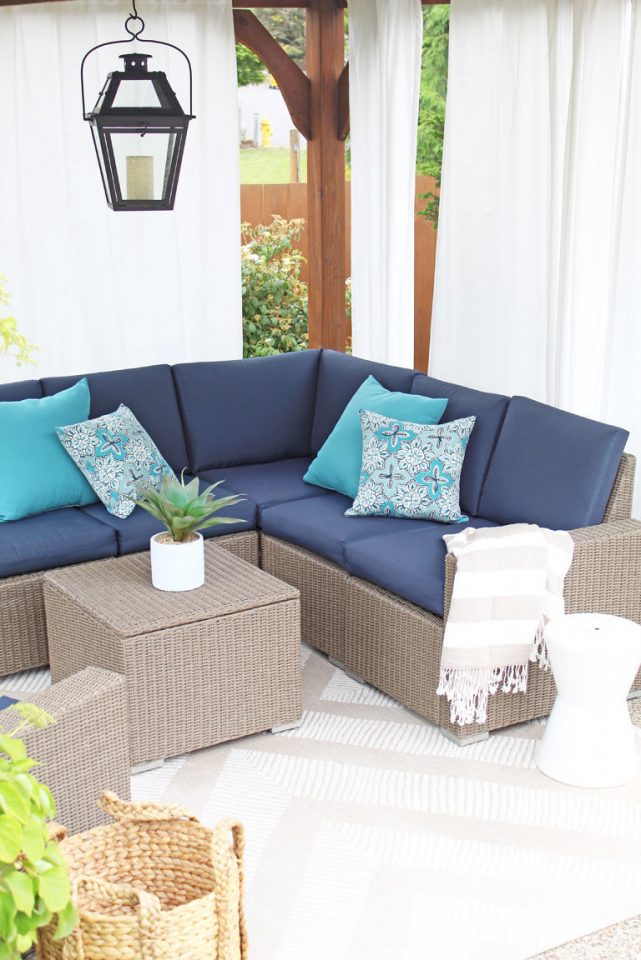 Outdoor living spaces are the features from this week's Inspiration Monday link party! #outdoorliving #patio #porch