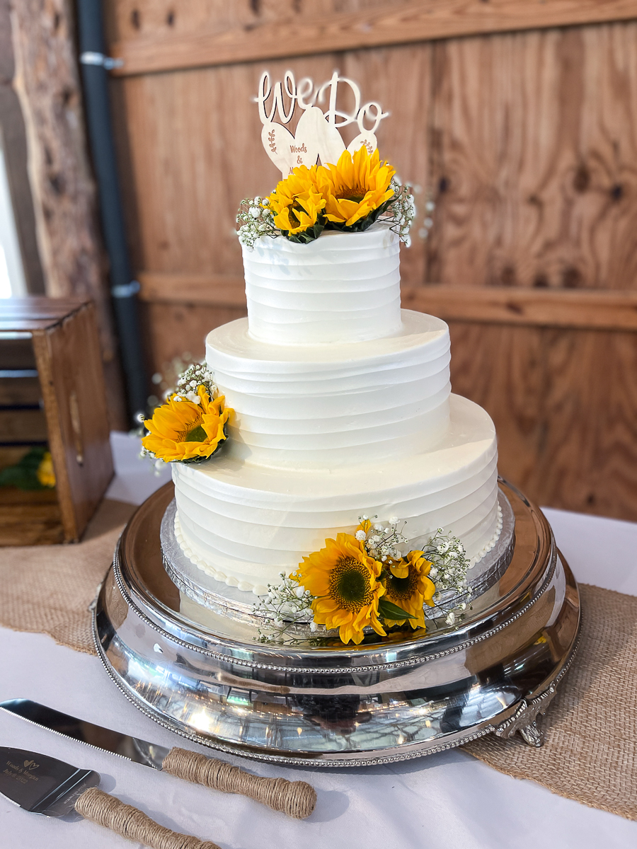 wedding cake with sunflowers