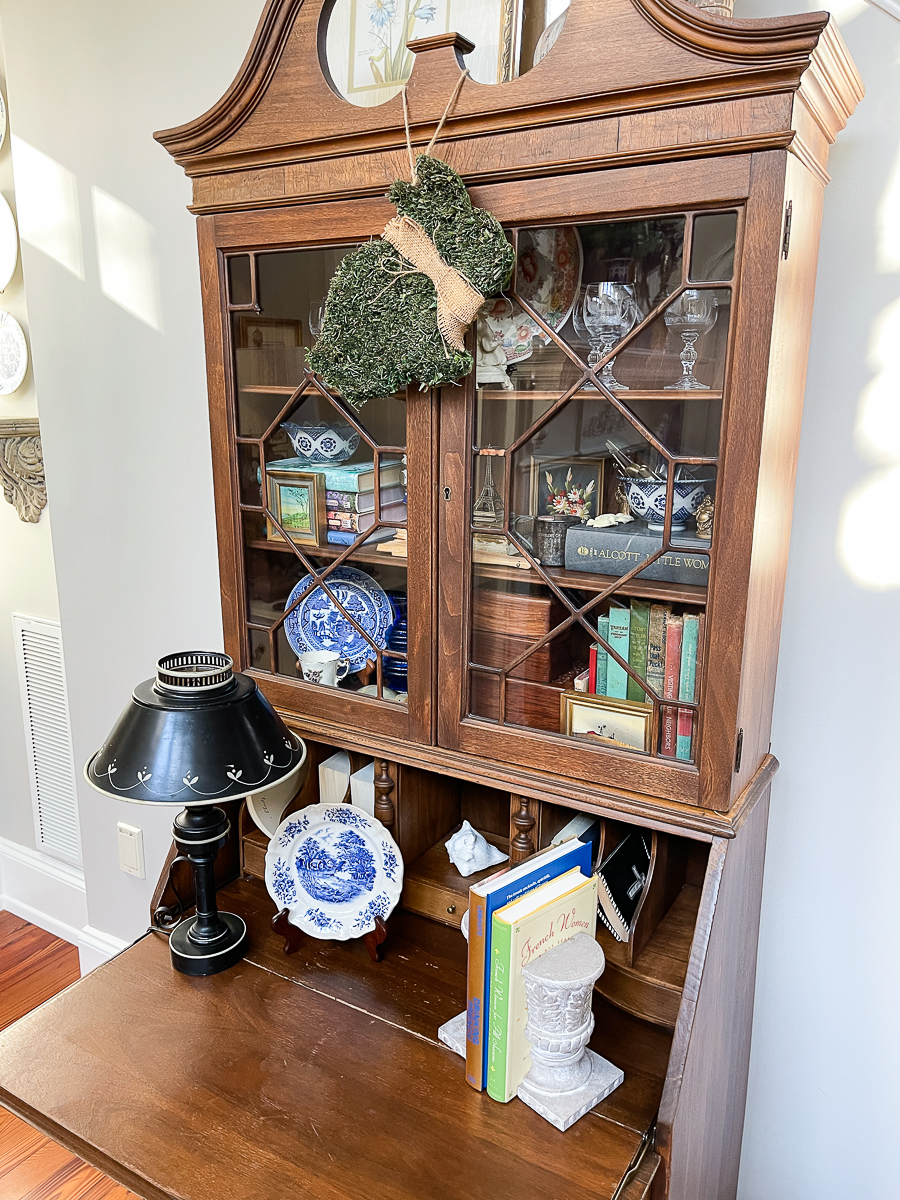 secretary with bookends