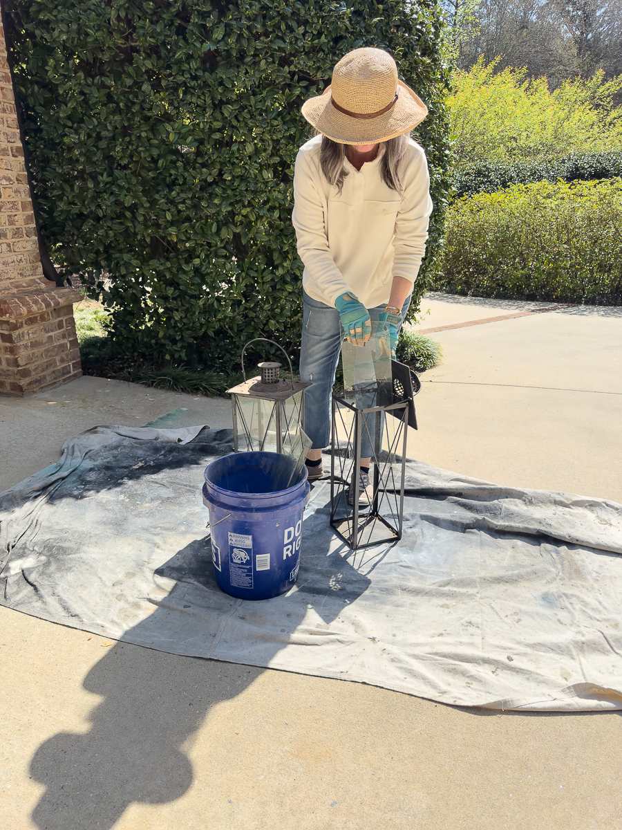 removing glass from lantern