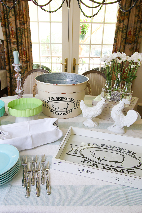 Trisha Yearwood Home Collection at Tractor Supply is affordable and oozing with vintage, farmhouse charm! Let's host a Simple Spring Party! #ad #TrishaAtTSC #tractorSupply #farmhouse #vintage