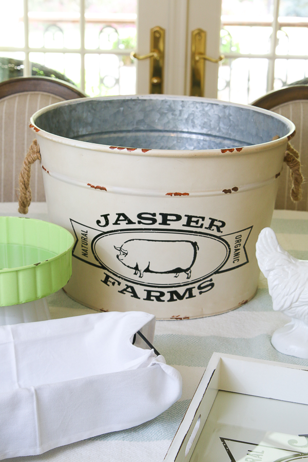 Trisha Yearwood Home Collection at Tractor Supply is affordable and oozing with vintage, farmhouse charm! Let's host a Simple Spring Party! #ad #TrishaAtTSC #tractorSupply #farmhouse #vintage