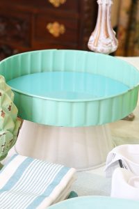 Trisha Yearwood Home Collection at Tractor Supply is affordable and oozing with vintage, farmhouse charm! #ad #TrishaAtTSC #tractorSupply #farmhouse #vintage