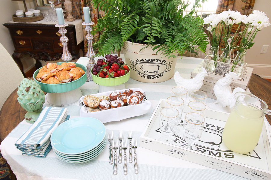 Trisha Yearwood Home Collection at Tractor Supply is affordable and oozing with vintage, farmhouse charm! Let's host a Simple Spring Party! #ad #TrishaAtTSC #tractorSupply #farmhouse #vintage