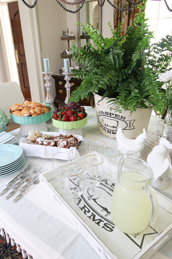 Trisha Yearwood Home Collection at Tractor Supply is affordable and oozing with vintage, farmhouse charm! Let's host a Simple Spring Party! #ad #TrishaAtTSC #tractorSupply #farmhouse #vintage