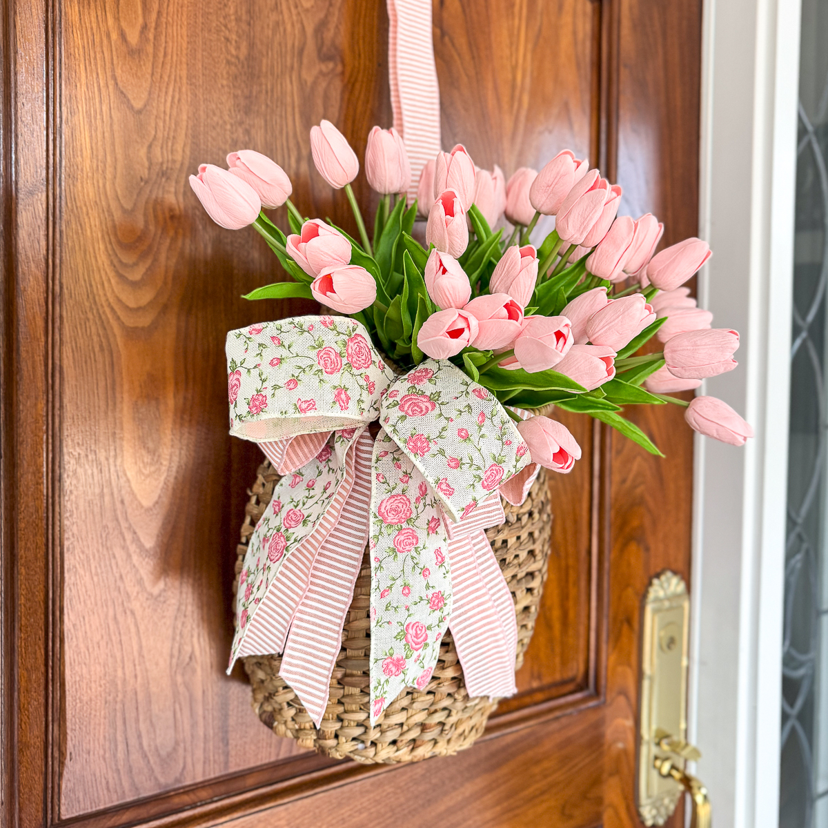 basket wreath with tulips